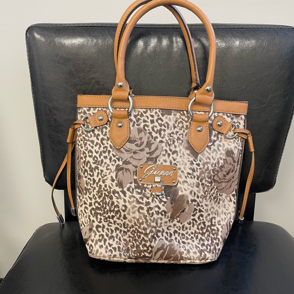 Black Tote Bag with Spacious Interior and Durable Material